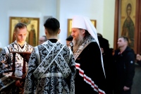 Митрополит Артемий совершил Великое повечерие с чтением Великого покаянного канона Андрея Критского в храме святой преподобномученицы Елизаветы