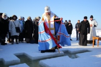 Владыка Артемий совершил чин освящения воды на реке Уссури