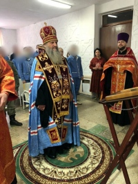Митрополит Артемий поздравил с Пасхой пациентов военного госпиталя