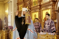 В канун Крестопоклонной Недели митрополит Владимир совершил Всенощное бдение в Спасо-Преображенском соборе