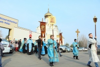 С молитвой по улицам микрорайона